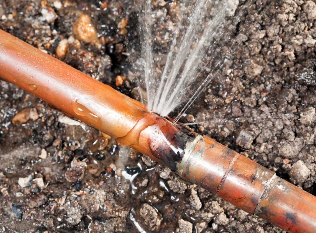 Active leak spraying from a damaged underground copper water line